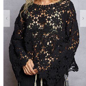 200.Oversized fit top in chenille sweater with scalloped edge solid pattern